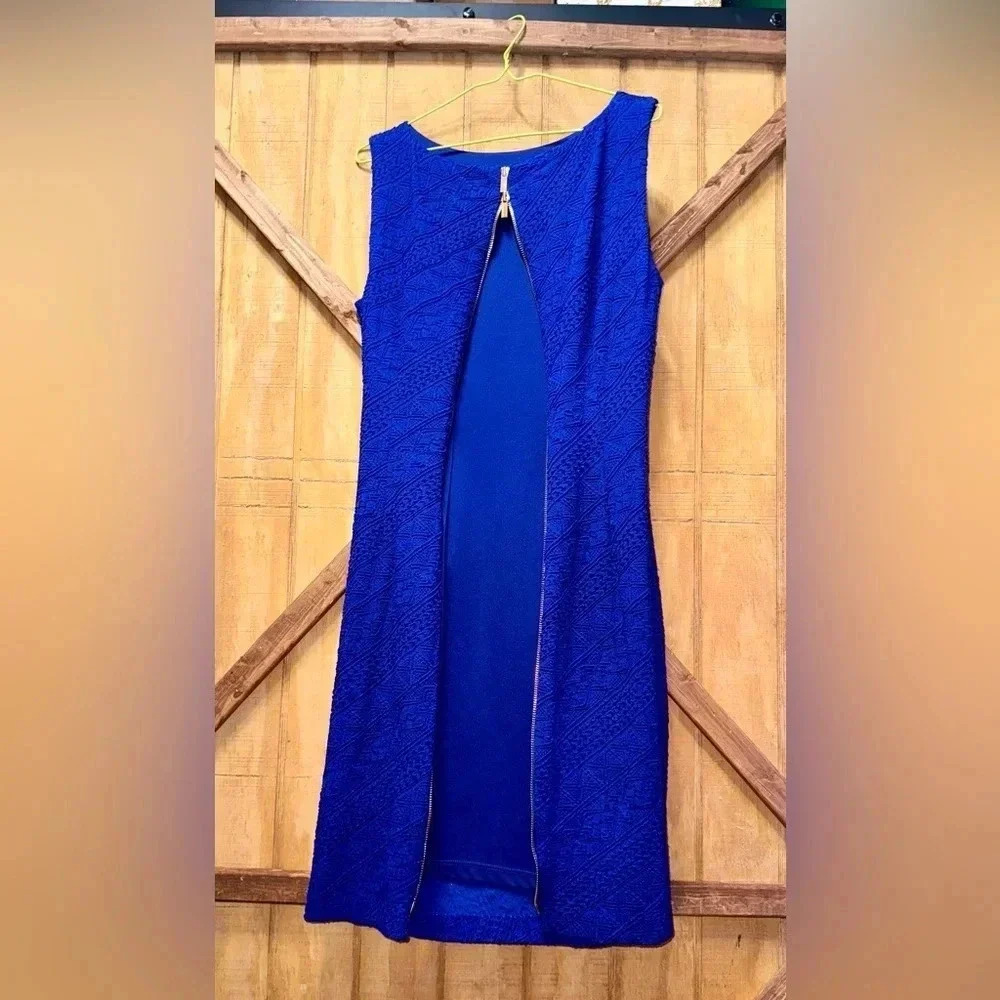 Designer Cache Royal Blue Sheath Embossed Dress size large - Picture 7 of 10